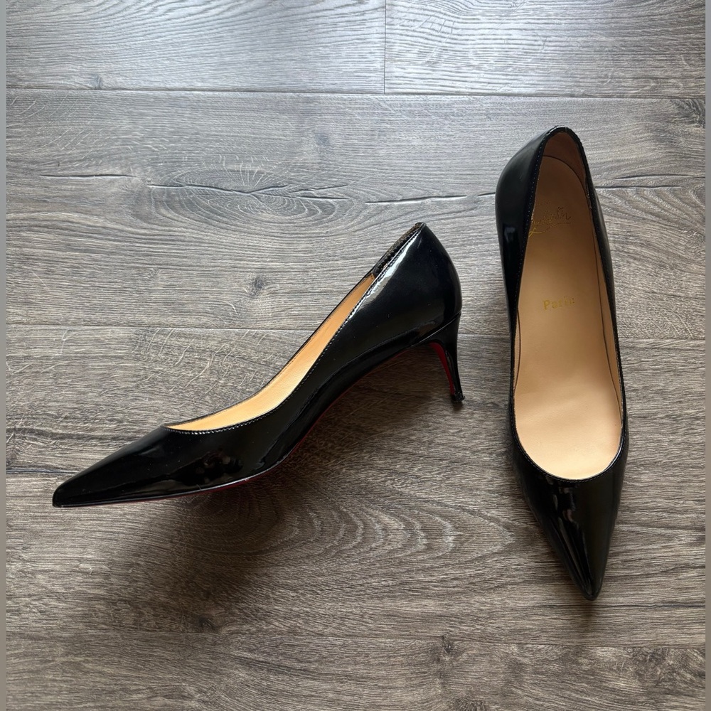 EUC Christian Louboutin Patent Red Sole Black Pump 
45mm or 55mm Mid Heel Sz 39